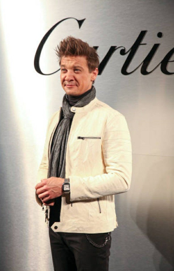 jrfansla's tweet photo. Actor Jeremy Renner arrives on the red carpet for the Santos de Cartier Watch Launch at Pier 48 on April 5, 2018 in San Francisco, California
#JeremyRenner #JRFansLa https://t.co/8SZHhEgpKd