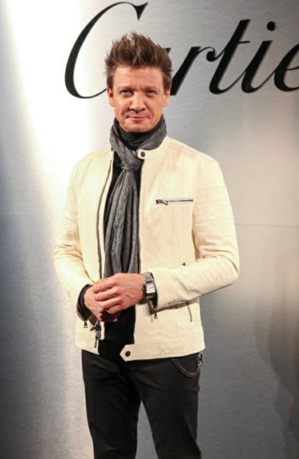 jrfansla's tweet photo. Actor Jeremy Renner arrives on the red carpet for the Santos de Cartier Watch Launch at Pier 48 on April 5, 2018 in San Francisco, California
#JeremyRenner #JRFansLa https://t.co/9llzEPhWCL