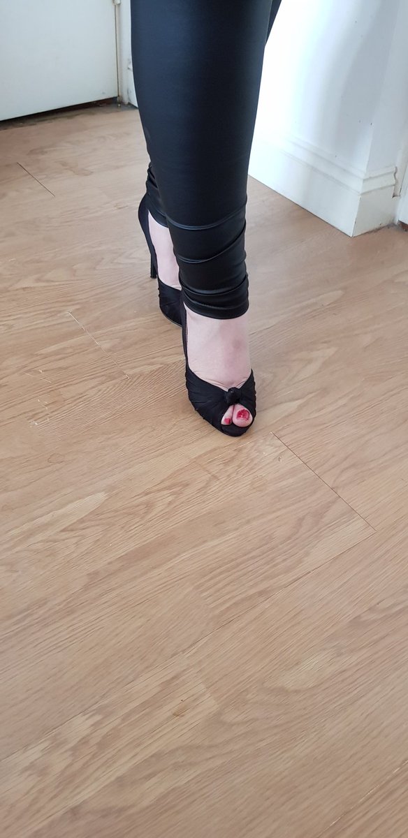 Mistress_Lily_'s tweet photo. Don't just sit there tribute!.. https://t.co/HXSchtjsUJ