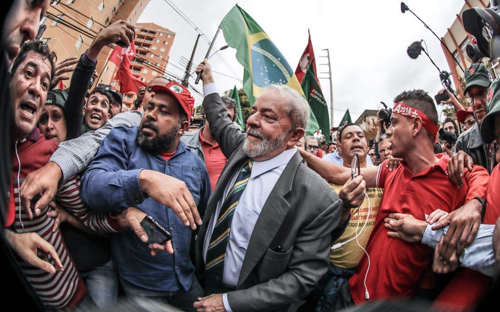 debprogressista's tweet photo. Lula decide não se entregar https://t.co/zkQ8zZvCKz https://t.co/ZdSBChfb9p