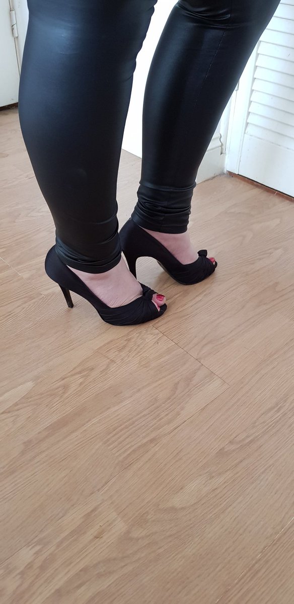 Mistress_Lily_'s tweet photo. Don't just sit there tribute!.. https://t.co/8lwEa5IM6E