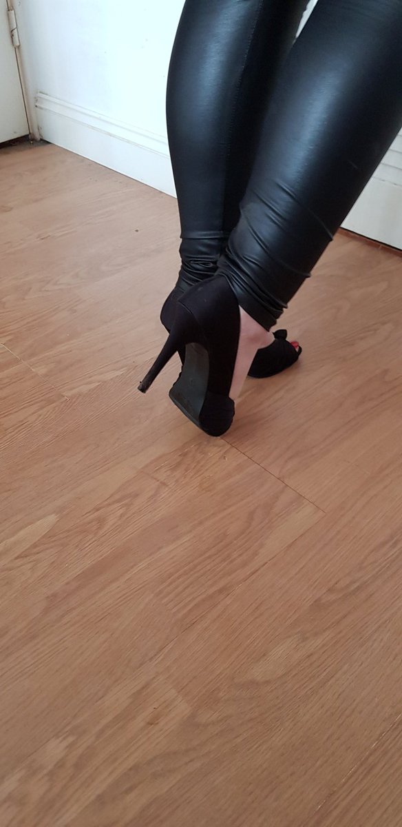 Mistress_Lily_'s tweet photo. Don't just sit there tribute!.. https://t.co/id75BhbNOe