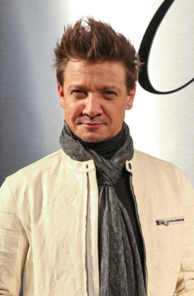 jrfansla's tweet photo. Actor Jeremy Renner arrives on the red carpet for the Santos de Cartier Watch Launch at Pier 48 on April 5, 2018 in San Francisco, California
#JeremyRenner #JRFansLa https://t.co/wFm5Eix69D