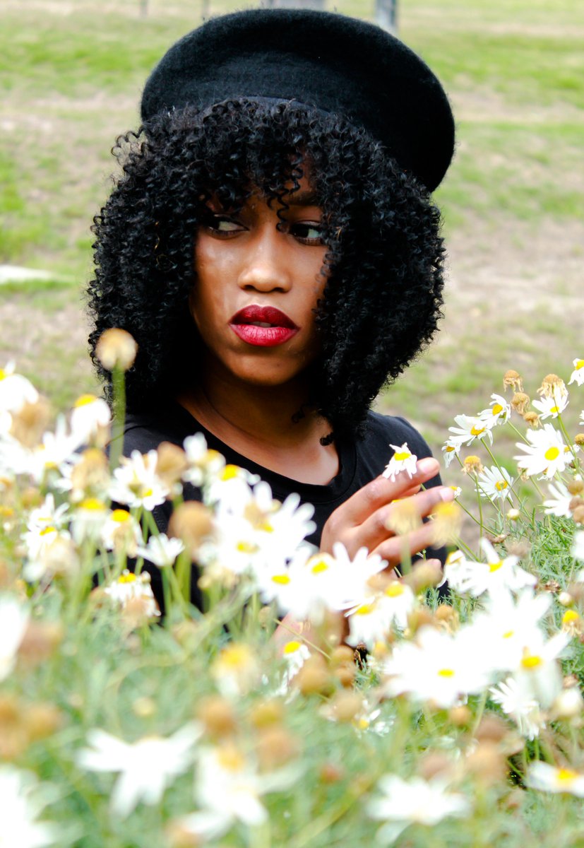 Triss_Msabane's tweet photo. @Mjxsty and I went to look for flowers today
#FacesPE
#ElTrissPhotography https://t.co/Nzp5vwrwch