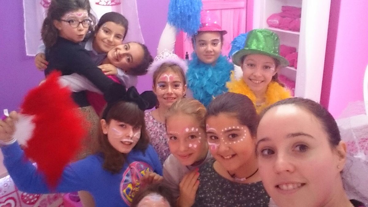 macrobocataspan's tweet photo. 😜TODO SON SONRISAS😜
Si quieres hacer pasar a tu hijo un día inolvidable con sus amigos, NO lo dudes!
Ven a celebrar el #cumpleaños a #MACROBOCATAS
Diversión y alegría asegurada! https://t.co/eLZLqpQn21