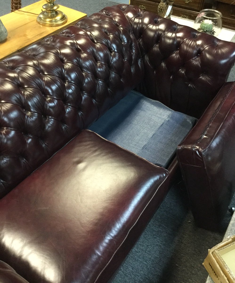 kelliesconsignm's tweet image. Pick of the day: Leather tufted couch $995

#kelliesconsignments #resale #shopconsignment #consignmentstore
#designerbrands #homedecor #consignment #accessories #womensconsignment #mensconsignment #okemosmi #manscave