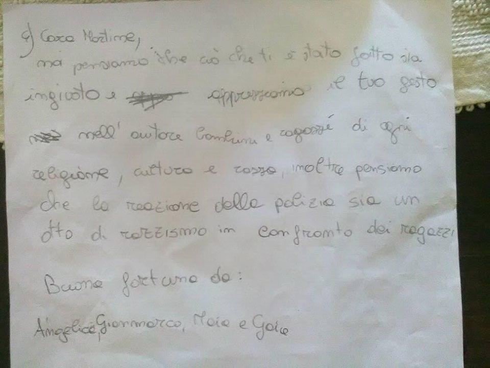 AmnestyLazio's tweet photo. Alcuni messaggi di solidarietà da classi #Amnestykids di @ICMATTEJ per @martinelandry1la solidarietà non è un crimine! @FCesarotti @AmnestyFormia @h24notizie https://t.co/lY4Wfmj5f9