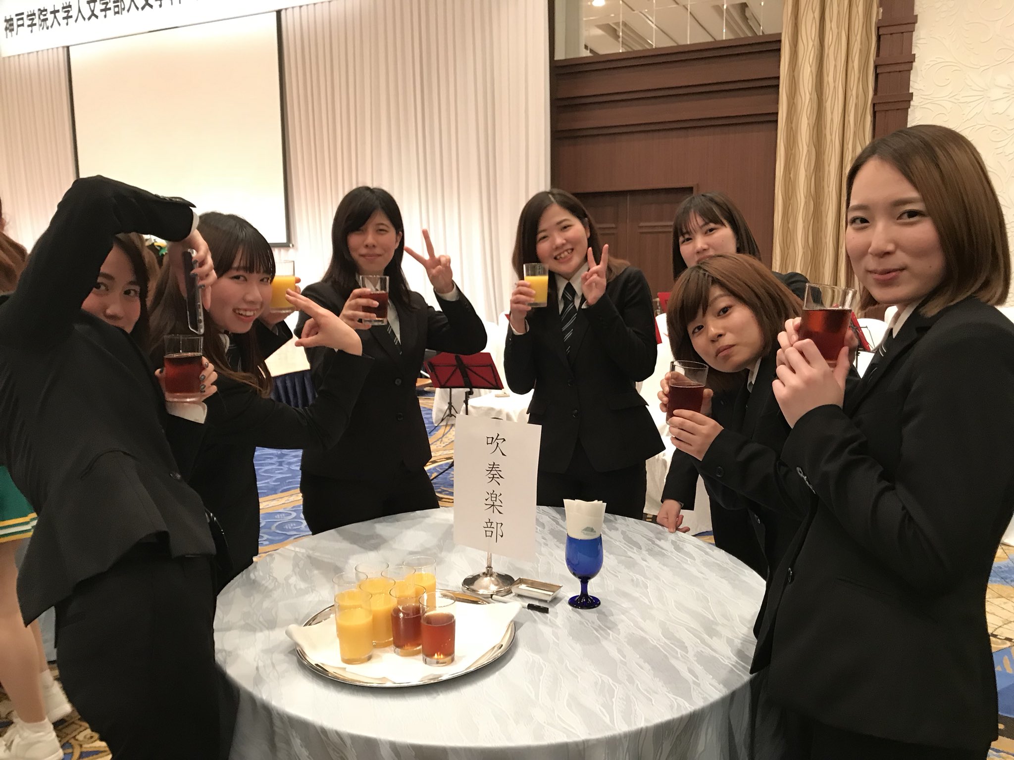 Twitter पर 神戸学院大学吹奏楽部 今日は 人文学部新入生歓迎パーティーで演奏させていただきました 新入生のみなさん 改めましてご入学おめでとうございます 演奏後は 立食パーティーやゲームにも参加させていただきました