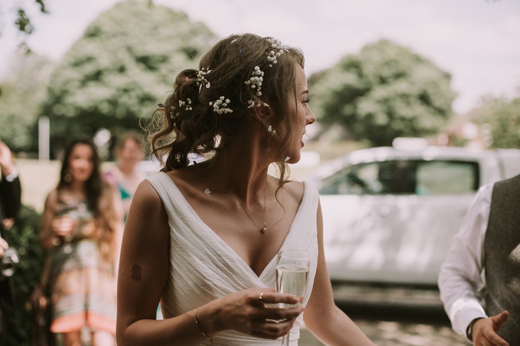 Gypsophila - a beautiful bridal accessory for dreamy wedding hair 🌿
📷 Lily Lane Photography #flowerfriday #whimsicalwedding 
bit.ly/2wFRlLm