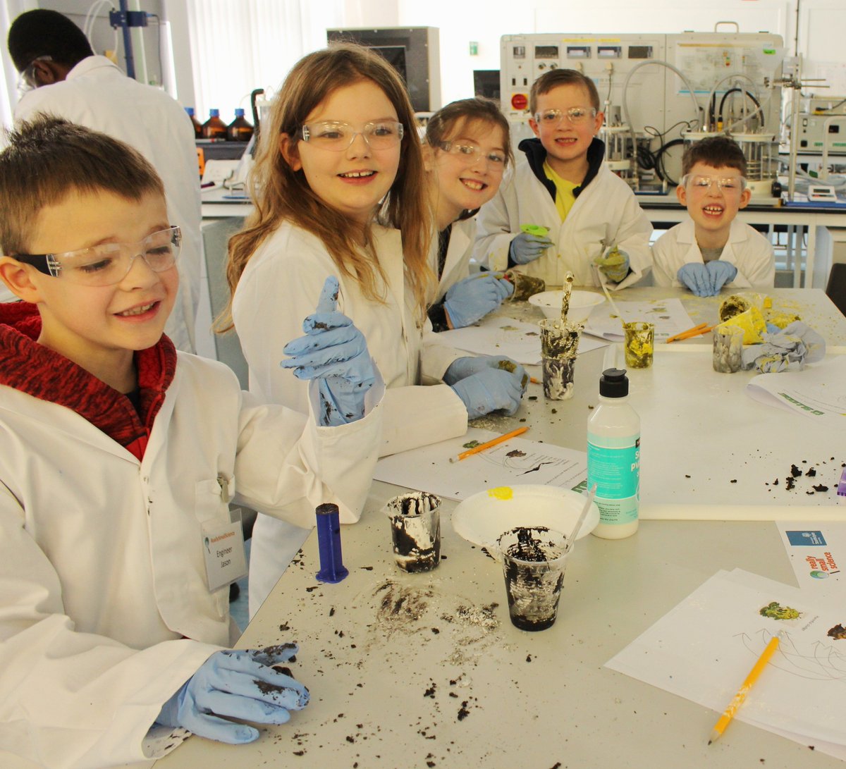 RSmallScience's tweet photo. We hope all of our sludgy engineers enjoyed this week's holiday club! We cleaned up sludgy oil, made sludgy clay, with projects to design oil extractors & sludgy factories. We look forward to welcoming next week's cohort of sludgy engineers! #ReallySmallScience #sludge https://t.co/GnJuKP0LrC