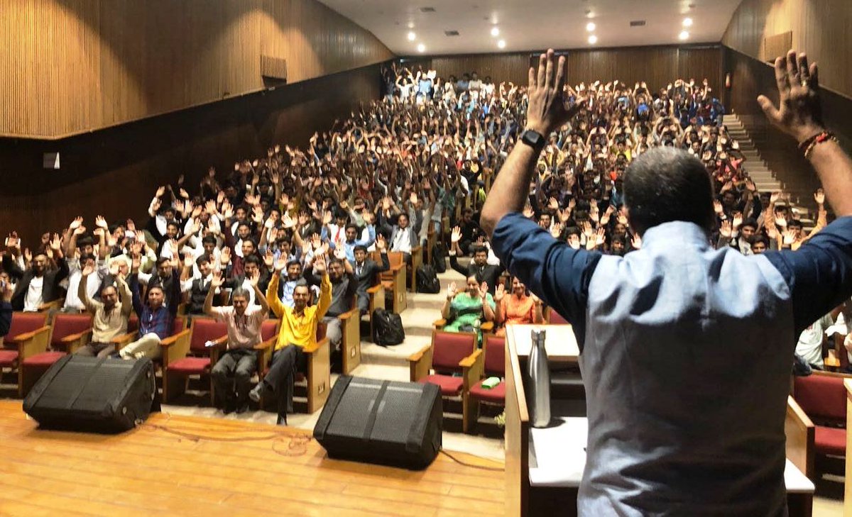 MeSanjayRaval's tweet photo. Delighted to speak to the students of Nirma University.
@NirmaUniTweets #SanjayRaval #FearlessLife #Gujarat #Suvichar #PersonalityDevelopment https://t.co/0Q4311dCHo