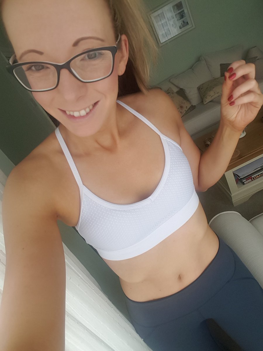 Claire_MCR's tweet image. #12weektransformation done!! 8 inches gone, 9% down on body fat 👍Now I'm out on my own with a little help from @Xercise4Less 👏🙌 Back day done now 10km run to do...lets keep this going #thenewnorm #progress #fitfam #girlonamission #myyellowgym 🏋️‍♀️💪💛