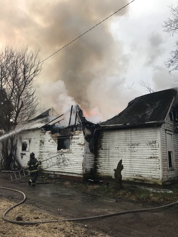 IFD_NEWS's tweet photo. 8:06 AM - Command orders #DefensiveAttack only after vacant structure burns &amp; collapses at 55 N Denny. #UnderInvestigation https://t.co/NpSAH1dxxF
