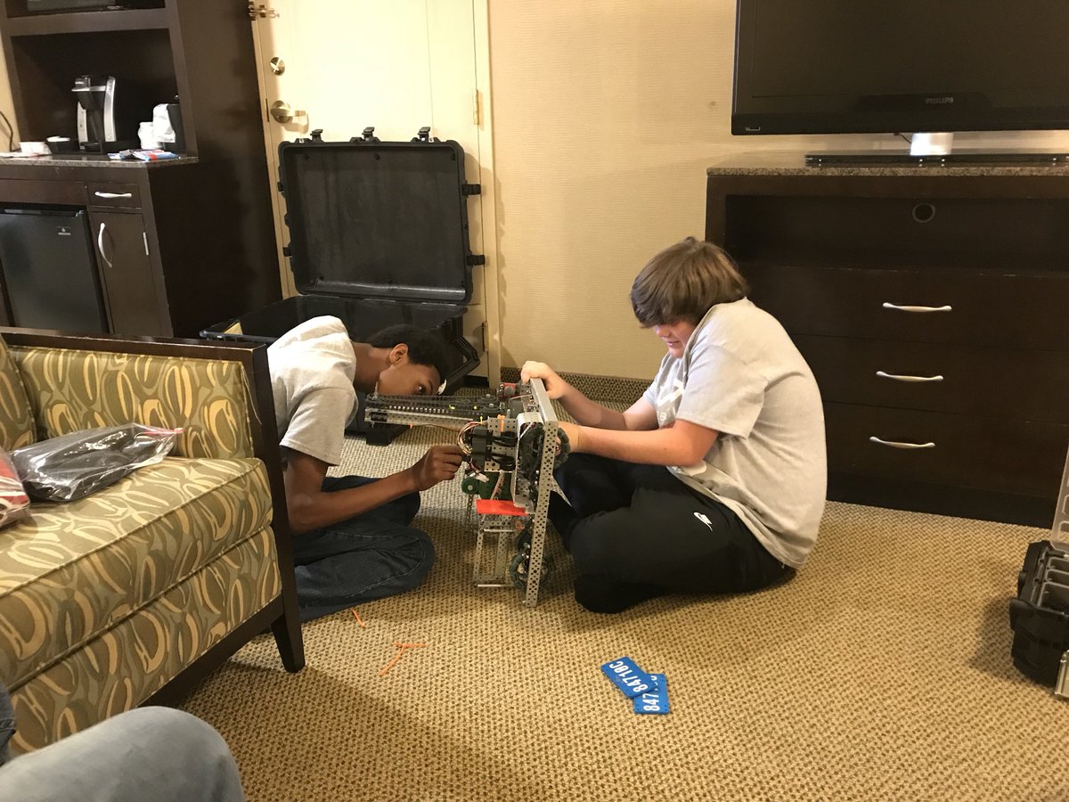 CPMrobotics's tweet image. Thanks @HiltonGardenInn for such nice acccomodations in Council Bluffs, IA! We have space to relax and work on our robot! #omgrobots #roboticsislife