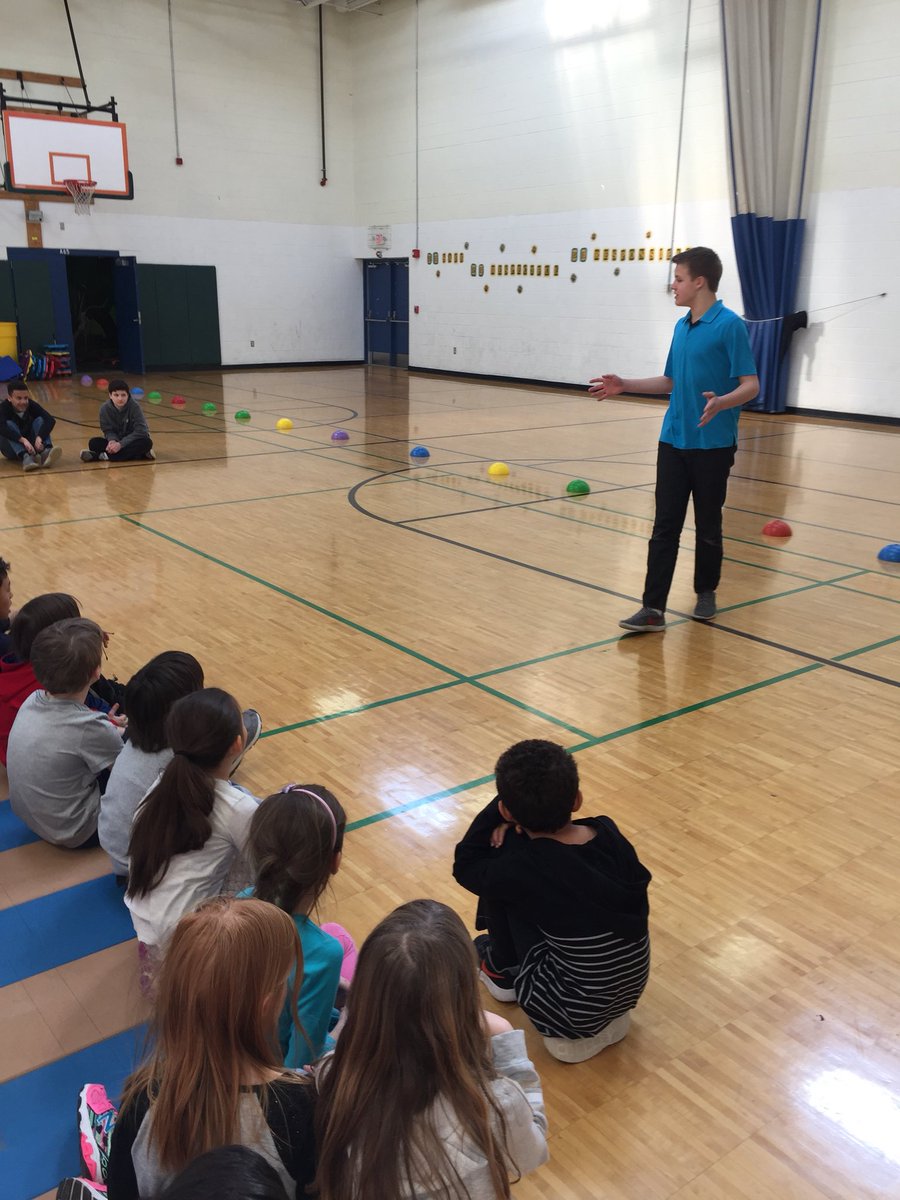 spreen_kelly's tweet photo. 8th graders working hard to teach their games to younger students during our create a game unit, @SCSLearns @CVSDVT #physed https://t.co/UWsplrXP0E