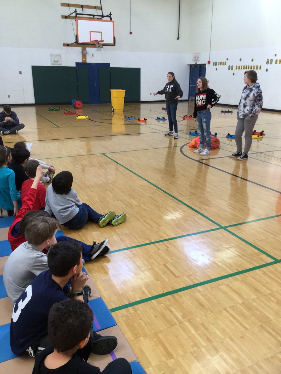 spreen_kelly's tweet photo. 8th graders working hard to teach their games to younger students during our create a game unit, @SCSLearns @CVSDVT #physed https://t.co/UWsplrXP0E