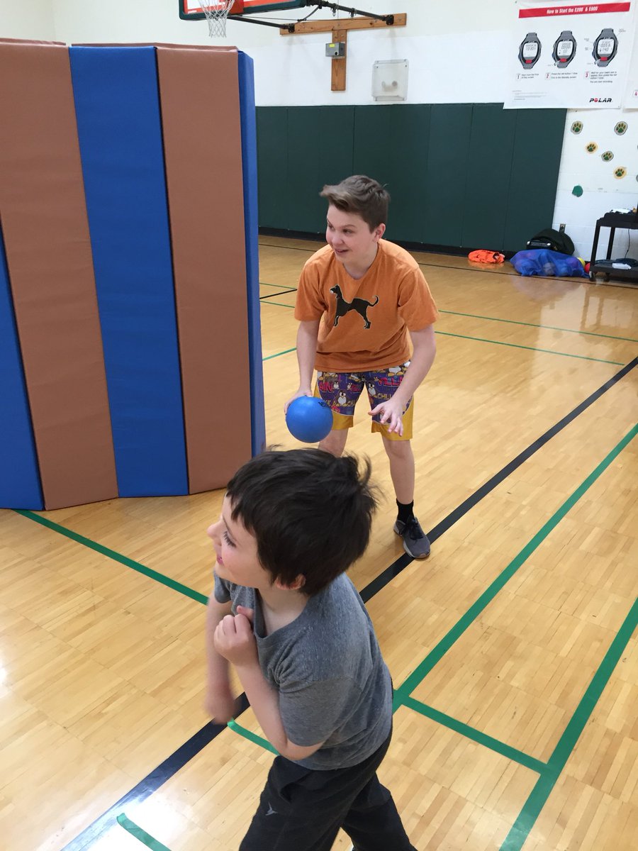 spreen_kelly's tweet photo. 8th graders working hard to teach their games to younger students during our create a game unit, @SCSLearns @CVSDVT #physed https://t.co/UWsplrXP0E