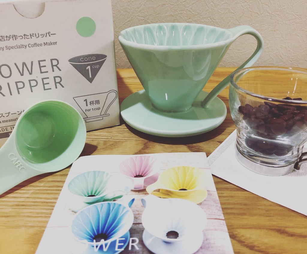 MegumiDrip's tweet photo. FLOWER DRIPPER一杯用のGreenを追加。日曜日の門前びわ市で使います٩(ˊᗜˋ*)وびわ市のラインナップは、ブラジルショコラ、バリ神山など。
#FlowerDripper #三洋産業 #真岡市 #門前びわ市 #マルシェ #megumidrip #coffee #益子 #コーヒー #有田焼 #ブラジルショコラ #バリ神山 #カッファ https://t.co/8IzioupnCU