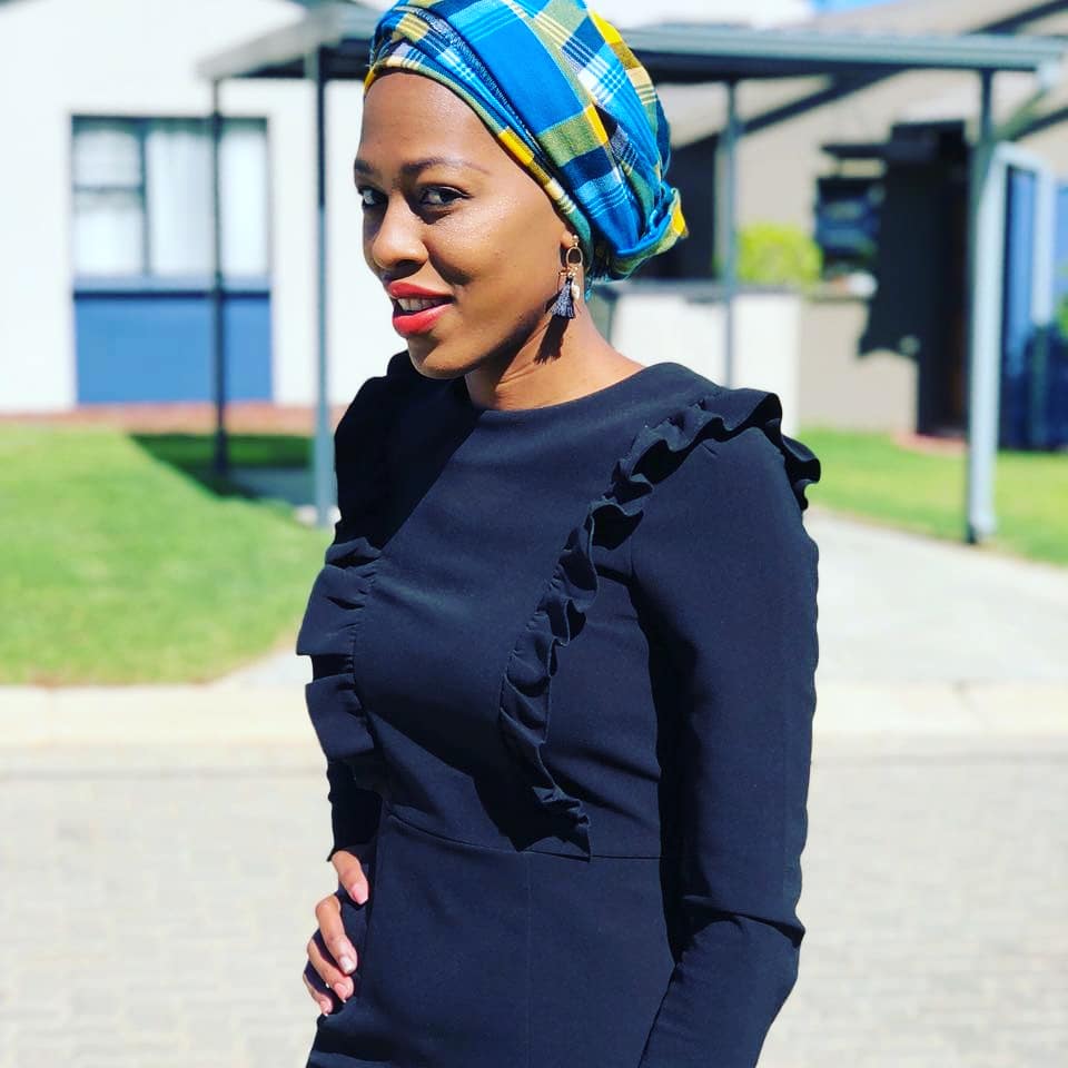 TheeMsRhulz's tweet photo. #WomenInPower #Hakhensa #PeacefulSleep #Qwawekazi #RIPWinnieMadikizelaMandela https://t.co/Eq0rAhByx3