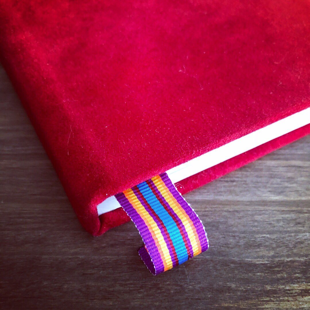 ladystationer's tweet photo. The lovely people at @IceLondonGifts sent me some goodies to review.
Go check it out on my @instagram page..
#icelondon #amore #stationery #stationerylover #stationeryaddict #stationeryblogger #icelondongifts #velvetnotebook #matching https://t.co/YdlBxT96kW