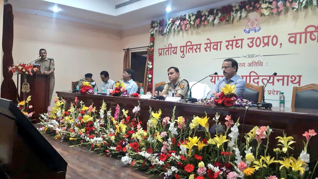 Uppolice's tweet image. .@dgpup OP Singh appealed to officers to Work as a team,  &amp;amp; constitute a committee involving the PPS officers to review the long pending demands of the PPS association during the annual AGM of PPS officers as part of #PoliceWeek18 #UPPolice