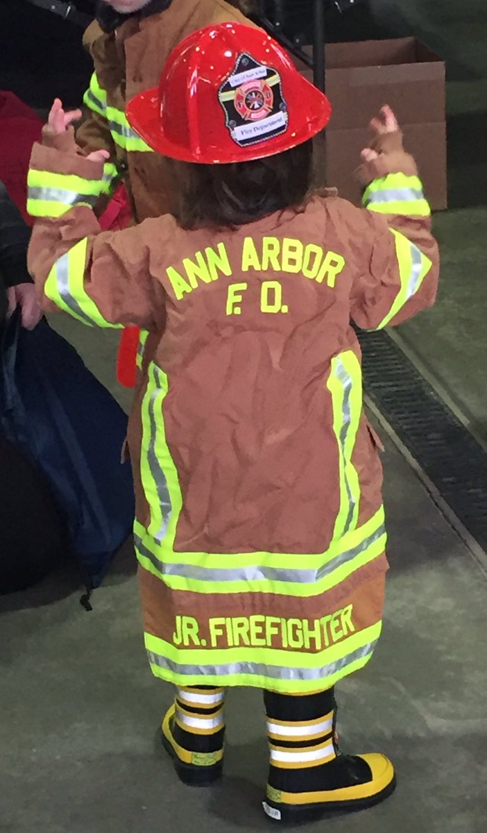 rhodesrunner9's tweet photo. Starting them young at Fire Station 6 in #annarbor @bankofannarbor #boaaHELPS https://t.co/kcuFCOWpwI