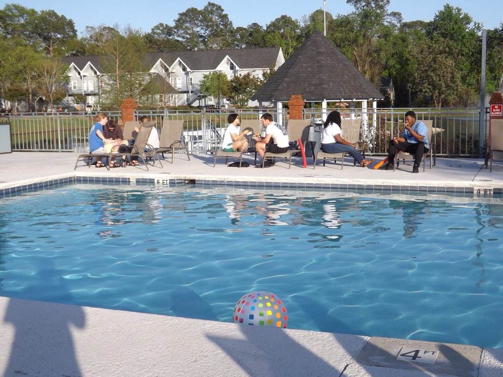 merrmazing_nyse's tweet image. The Dip &amp;amp; Dive Pool Party was a blast last night! HBO GO is for the people. If you missed out on prizes and signing up with us, meet us on April 22, for an Eagle Village takeover to watch the premiere of Westworld! #HBOCollege #StudentRep