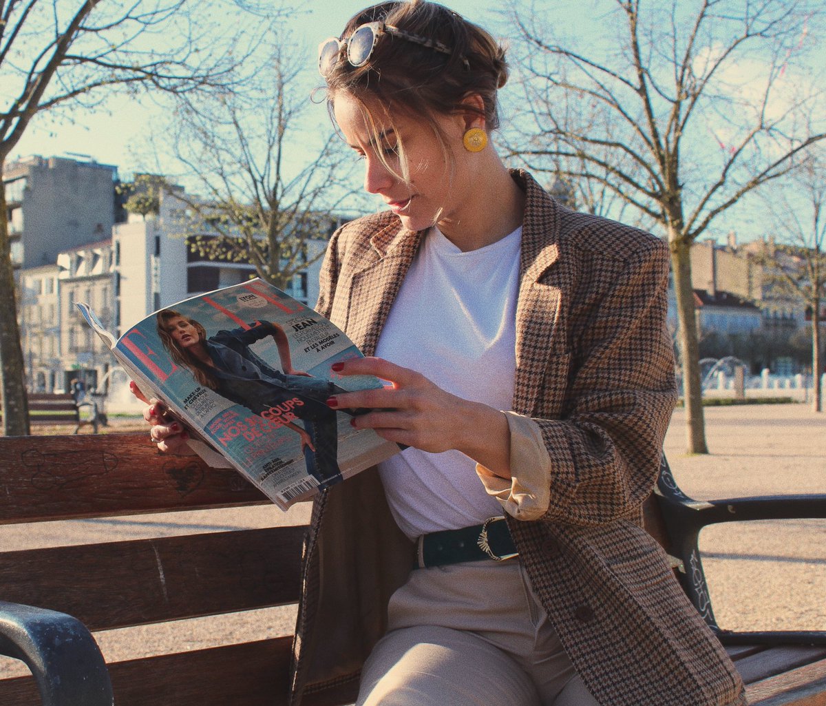 VintagePlaceOff's tweet photo. De nouvelles pièces, le nouveau #ellemagazine &amp; un beau soleil 🌞 @ELLEfrance 
•
#jamaissansmonelle #elle #vintage https://t.co/qNN2W23pg7