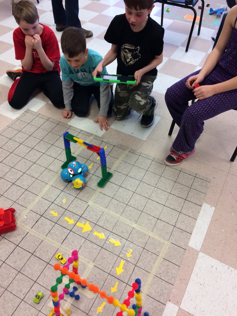 jeffwhipple's tweet image. And the coding begins @psslearning ...#dashbot @ASDWLimelight @brilliant_labs #dashbotcodingchallenge