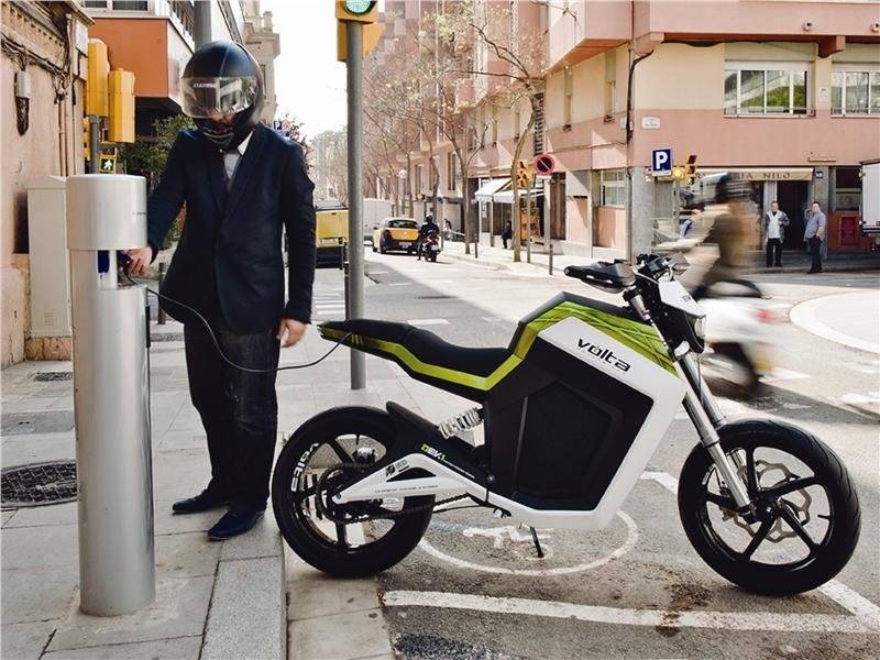 CPGMagazine's tweet photo. Las motos eléctricas más alucinantes de 2018   https://t.co/1lIqtKO81i https://t.co/ZrTC8LZxM4