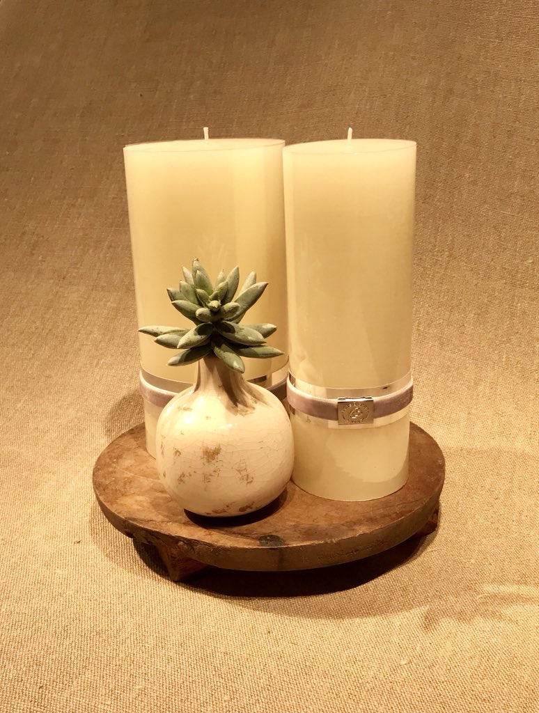 AcanthusHome's tweet image. Finally the snow has gone, new spring gifts and furniture in! #SpringClean #BelgianStyle #ScottishInteriors #vintagestyle #CrackleGlaze