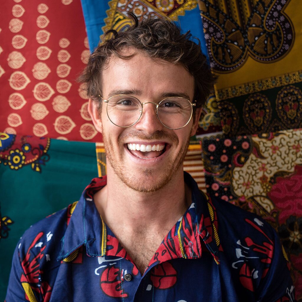 RossOCJennings's tweet photo. Chitenje choices! 🤓 I've resisted the urge to purchase a wax print shirt for 2 months now, but Malawi &amp; Mozambique have tipped me over the edge! 🇲🇼🇲🇿 Thank ya @DavidClulow for the specs! My eyes are now significantly better at spotting chitenje👌🏻 #DavidClulow #Travel #Ad https://t.co/HCnQ2sm6jR