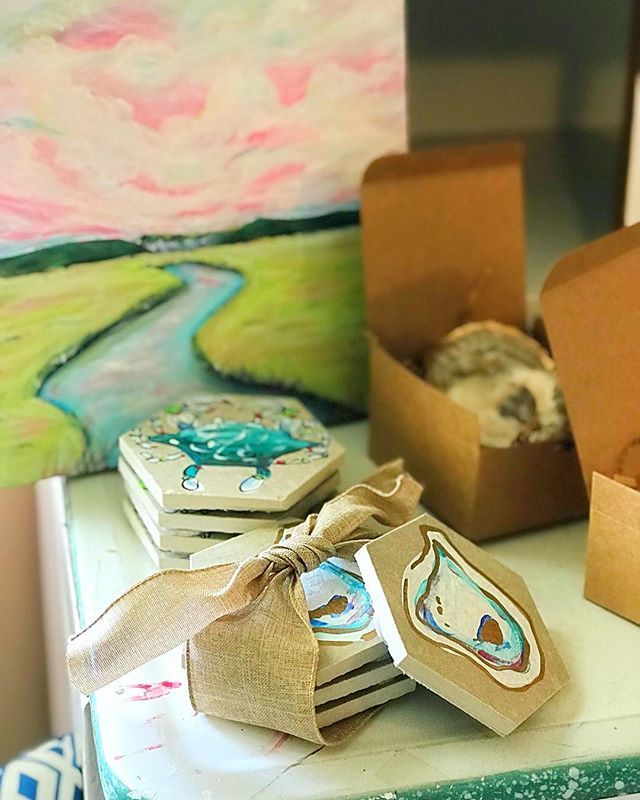 AudraStyleArt's tweet photo. It’s a great day for a great day! 🙌🏼☀️🐚🌾 #friyay #orientalnc #audrastyle #coastaldecor .
.
.
.
.
.
#art #oyster #oysterart #coastalstyle #cottagestyle #handpainted #wine #wineglass #creativehappylife #pursuepretty #anthropologie #bohodecor # #d… https://t.co/4ngLgJU6ui https://t.co/NI596KSI9M