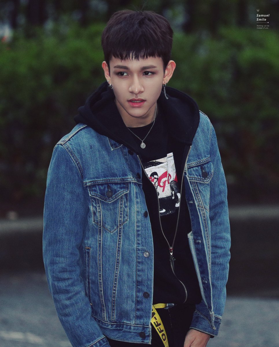godnstkfkd's tweet photo. 180406 뮤뱅

넘나 기여븐 밤톨이 

#사무엘 #samuel #김사무엘 #ONE https://t.co/fAuDYTnTYB