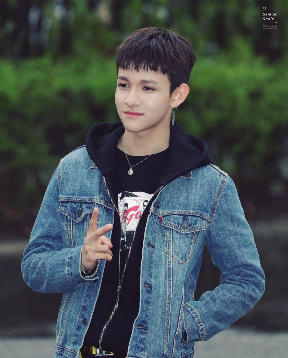 godnstkfkd's tweet photo. 180406 뮤뱅

넘나 기여븐 밤톨이 

#사무엘 #samuel #김사무엘 #ONE https://t.co/fAuDYTnTYB