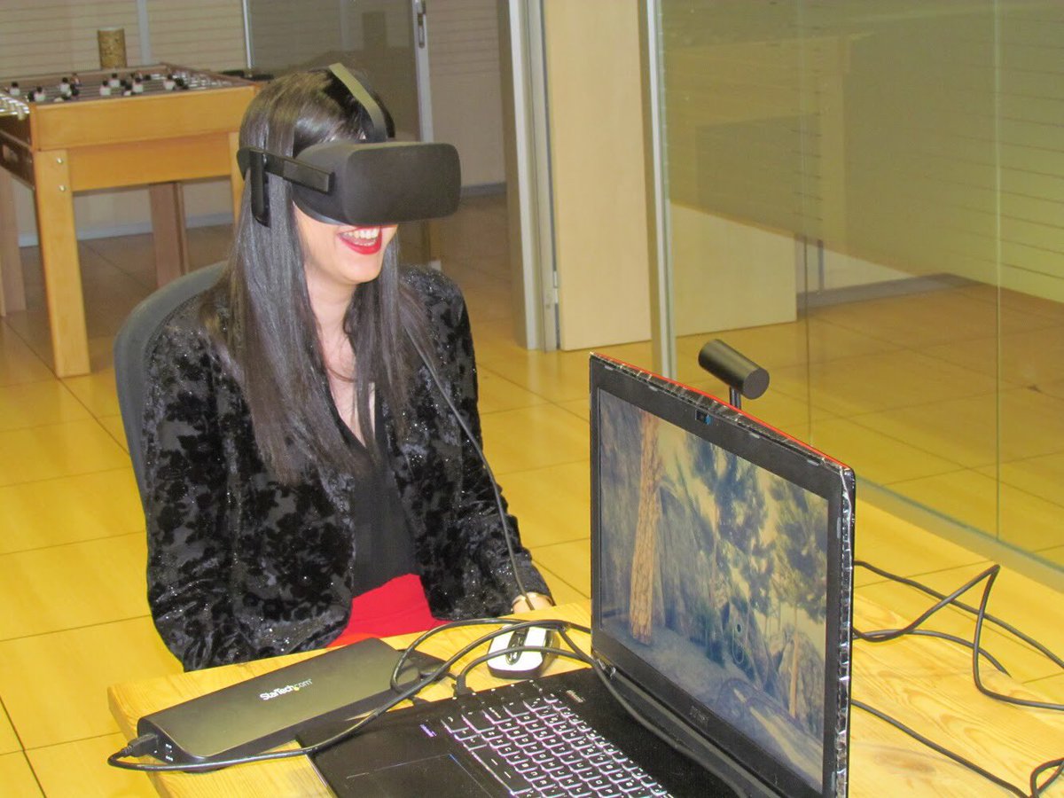 AvantgardeIT's tweet photo. Hemos disfrutado de un evento sobre el desarrollo y las tendencias de VR con una "Virtual Reality Experiencie" gracias a los creadores del videojuego“Listen to my voice”, finalistas en el concurso PS Talent (evento PlayStation)🖥🎉 #realidadvirtual #realidadaumentada #playstation https://t.co/5BK9oRkdhp