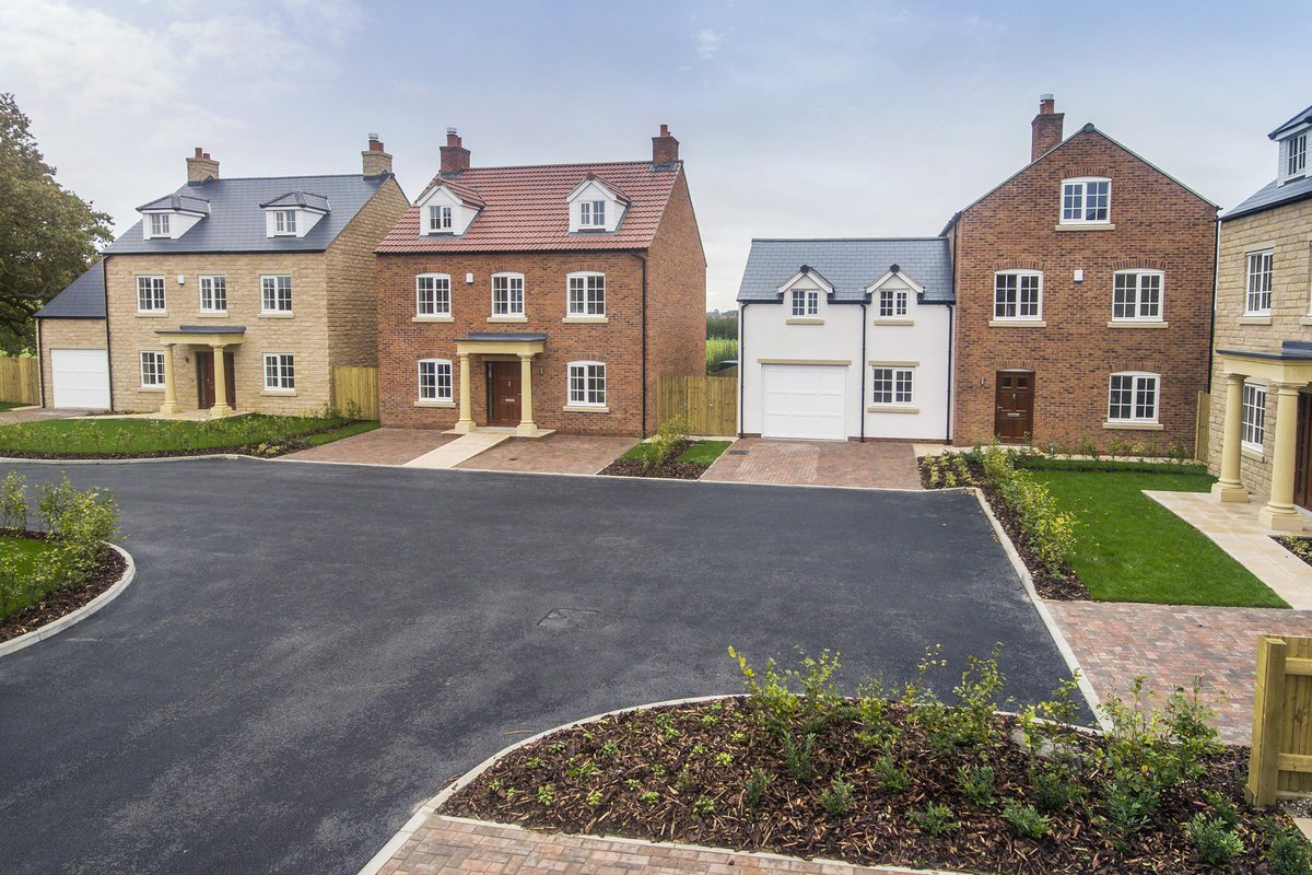 LoxleyHomes's tweet photo. View our #Meadowside brochure to find out about all our stunning #properties still available! https://t.co/coNLNLnJsE #NewHome #Wetherby https://t.co/1fD472TKp8