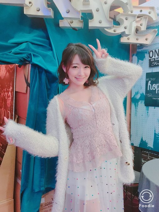 サイン会ありがとうございましたー☺️ みんなのおかげで今日も楽しかった❤️❤️❤️  そして今日はふんわりと髪を巻いてもらったんだけど、どうかなー？？ いつものボブとどっちが好き？？ https://t<a href="/tag/%E8%82%B2%E6%88%90%E5%A4%B1%E6%95%97"class="tags"><span>#育成失敗</span></a>