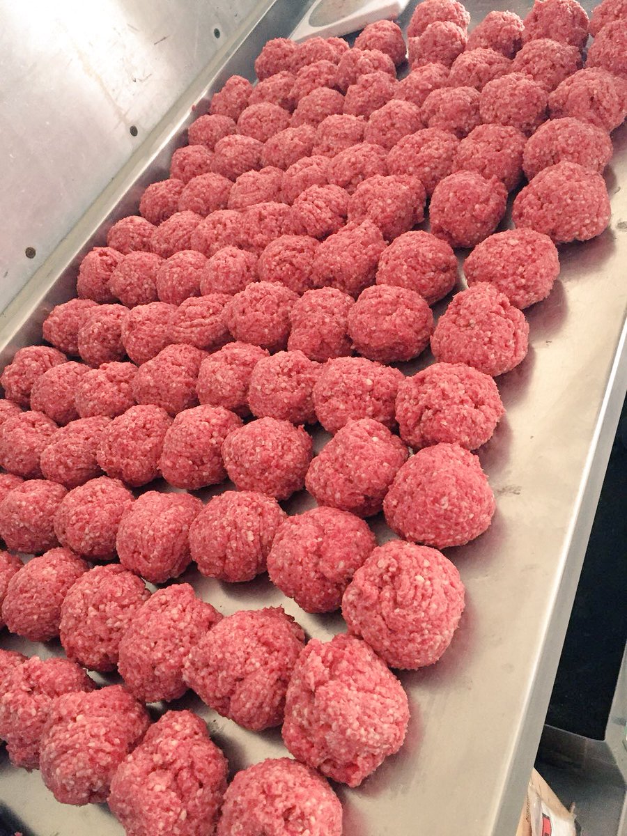 felthamfarmmeat's tweet photo. @HartpuryRFC Game day means Burger time! 🍔 We look forward to welcoming @BedfordBluesRFC and their supporters to the Gilmans Ground where they can sample the infamous 6oz #boultiesburger 😍😛🍔 Made using prime, home-bred beef on the farm! https://t.co/ZsH8iUhfxv