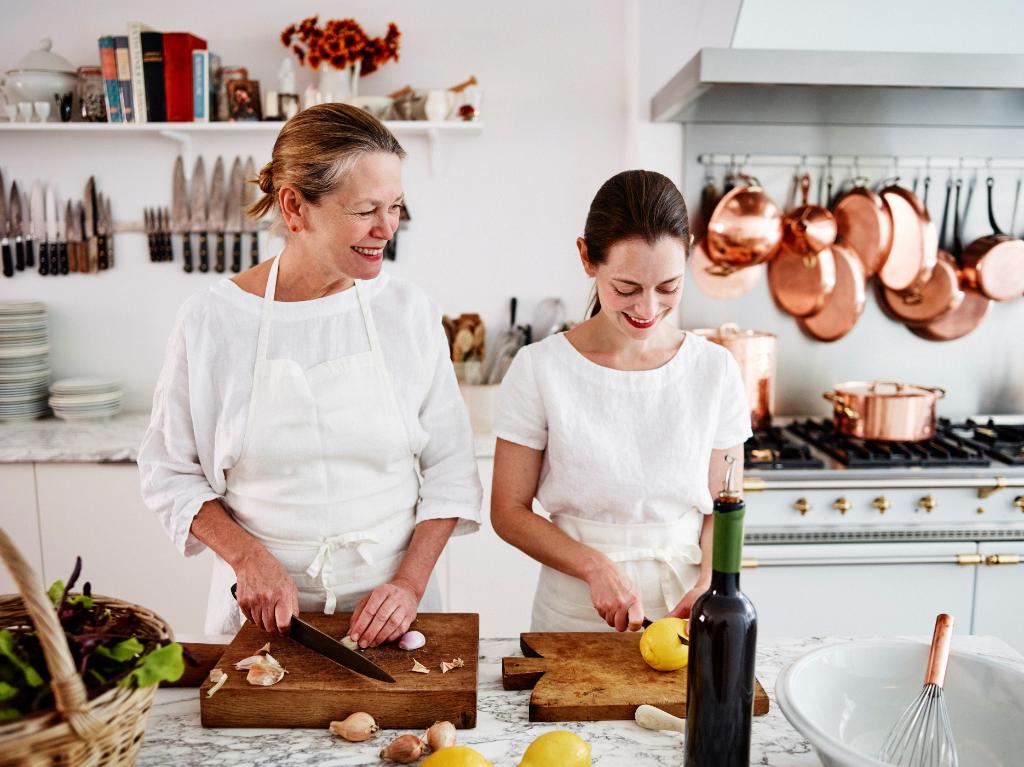 WilliamsSonoma's tweet photo. NYC! Meet The Cook's Atelier's Marjorie Taylor and Kendall Smith Franchini 4/19 to celebrate their new #thecooksateliercookbook, a compilation of recipes from their cooking school in France.
GET TICKETS: https://t.co/VI45Jc2o7d @TheShops_ColCir https://t.co/2vvaqNp52f