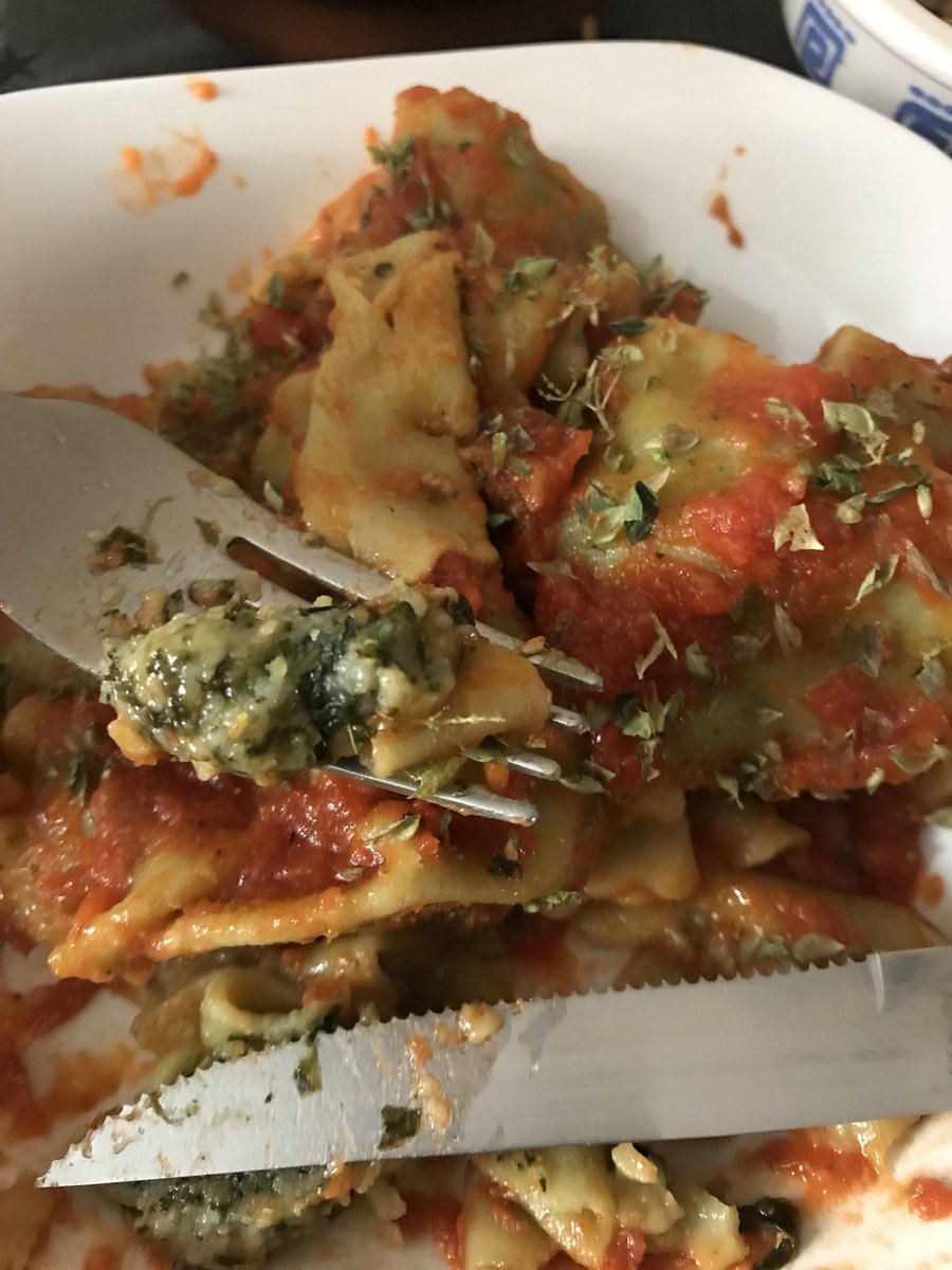 AventuraVegana's tweet photo. Esta cosita son una especie de saquitos rellenos de espinacas y queso de arroz de la marca #vivibio y son 100% veganos #GoVegan #veganlife https://t.co/qi8FzPPkrF