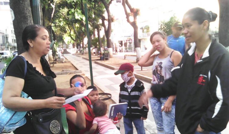 AnonMundial's tweet image. 🆘🇻🇪 #Denunciamos 🆘🇻🇪 
Ayer 5Abril el ministro @LuisLopezPSUV quitó todos los beneficios de Medicinas y comida a los niños que vienen del interior del País por hacer protesta las madres exigiendo el derecho a la salud. Ahora tienen plazo hasta hoy de abandonar los albergues.