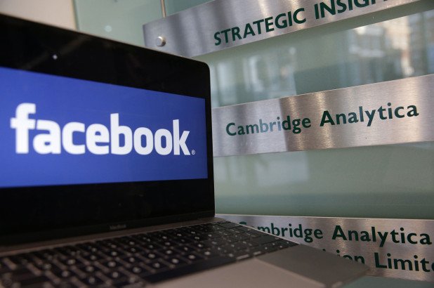 Dave_CROCMarkt's tweet photo. ☁🚩Facebook to tell Canadian users on April 9 if they were caught in data scandal https://t.co/rR3Yws1tAK #mardata #facebook #bigdata #privacy #canada https://t.co/OPzLVKdWFU