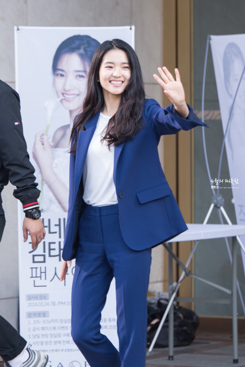 april_warm's tweet photo. [18.03.24] 잠실 롯데백화점 #가네시 팬싸인회 #김태리 직찍 by.태릿꼬
티스토리 업로드  https://t.co/SI5v9oVmNH https://t.co/D6V6uDDVNz