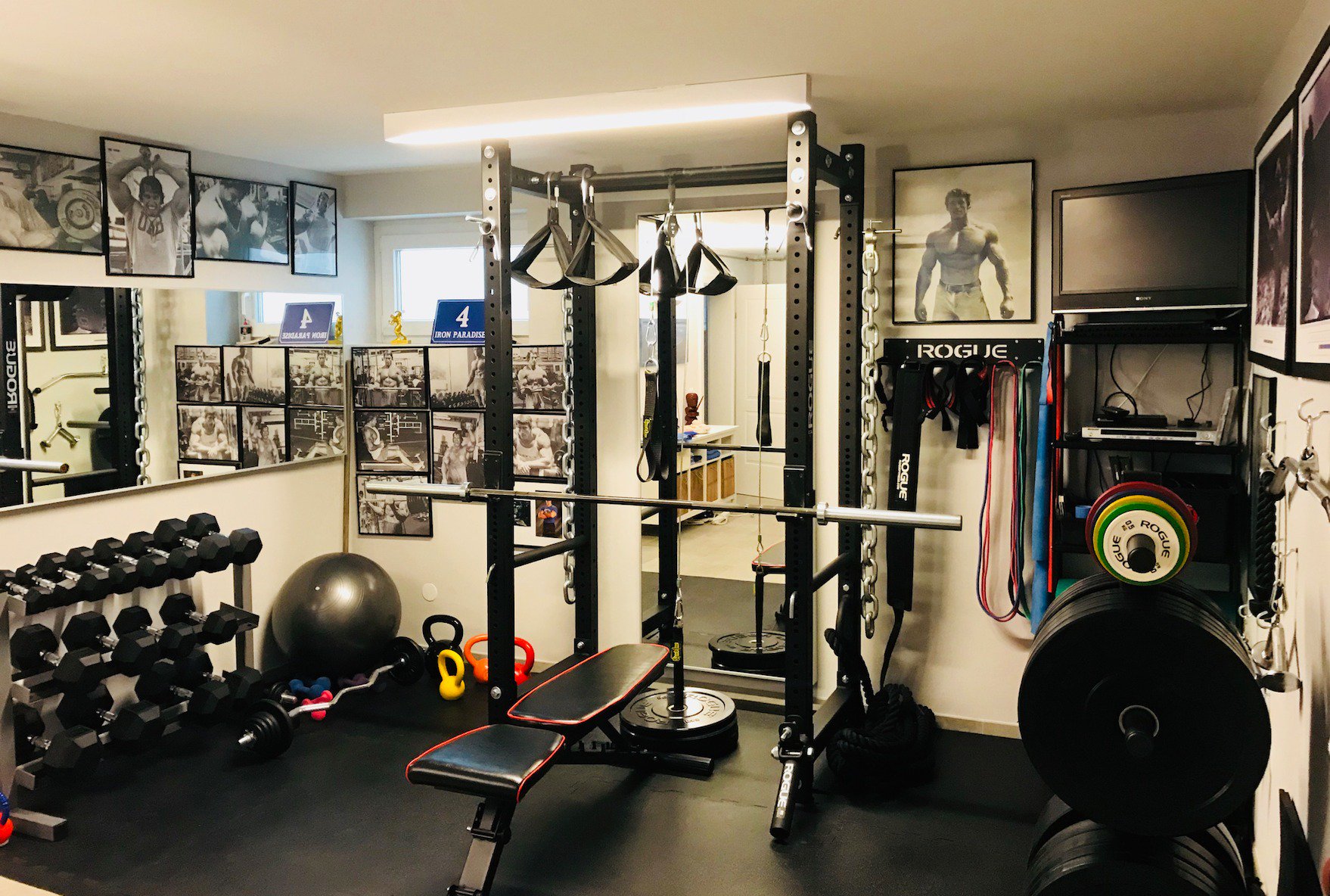 Rogue Fitness on X Home gym courtesy of Clemens Kain RML 390BT Power Rack https t 9kvaLOaweY https t WmVdXjgocd X