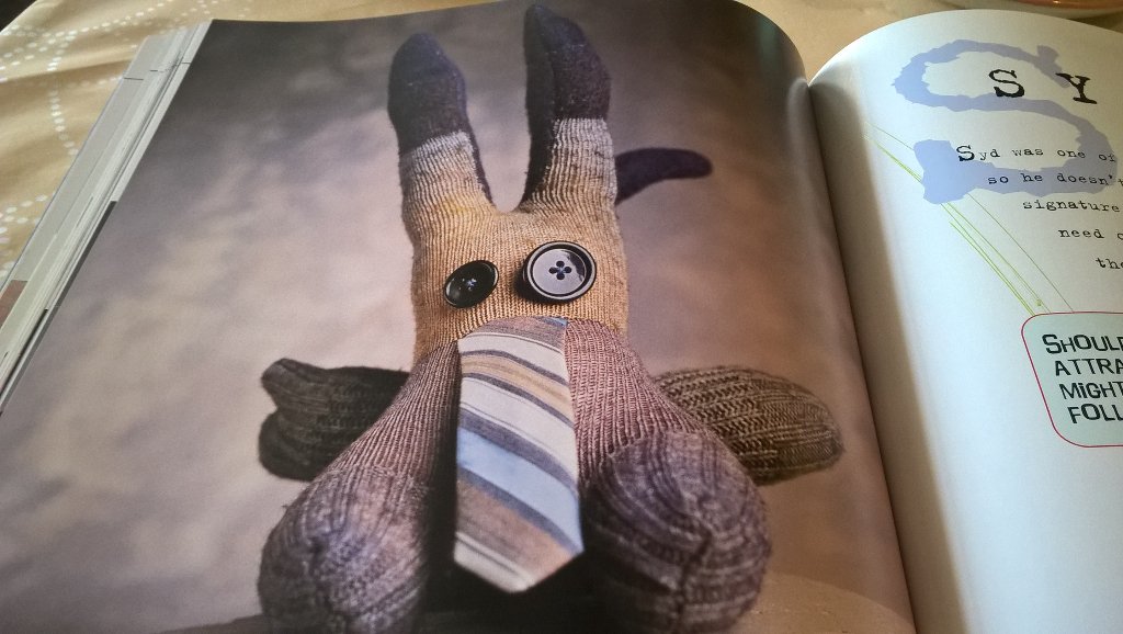 MortalGreenWhim's tweet photo. He knows what he looks like and he still wears a tie? #sockcreature dating pics https://t.co/HnKK0lkrJK