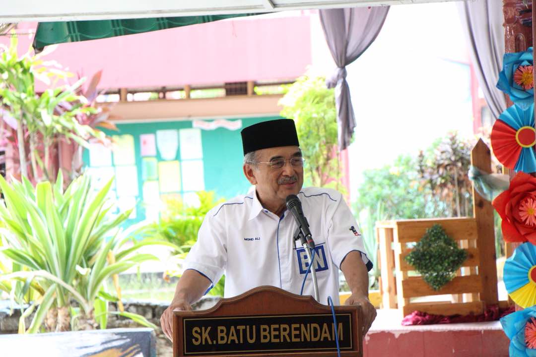 alirustamclub's tweet photo. Tan Sri Mohd Ali Rustam di Majlis Perasmian Mesyuarat PIBG di SK Batu Berendam, Melaka.
#HangTuahJaya
#P137
#TSAR4HTJ
#HangTuahJaya4BN
#AliRustamClub https://t.co/v5uhfGuw5D