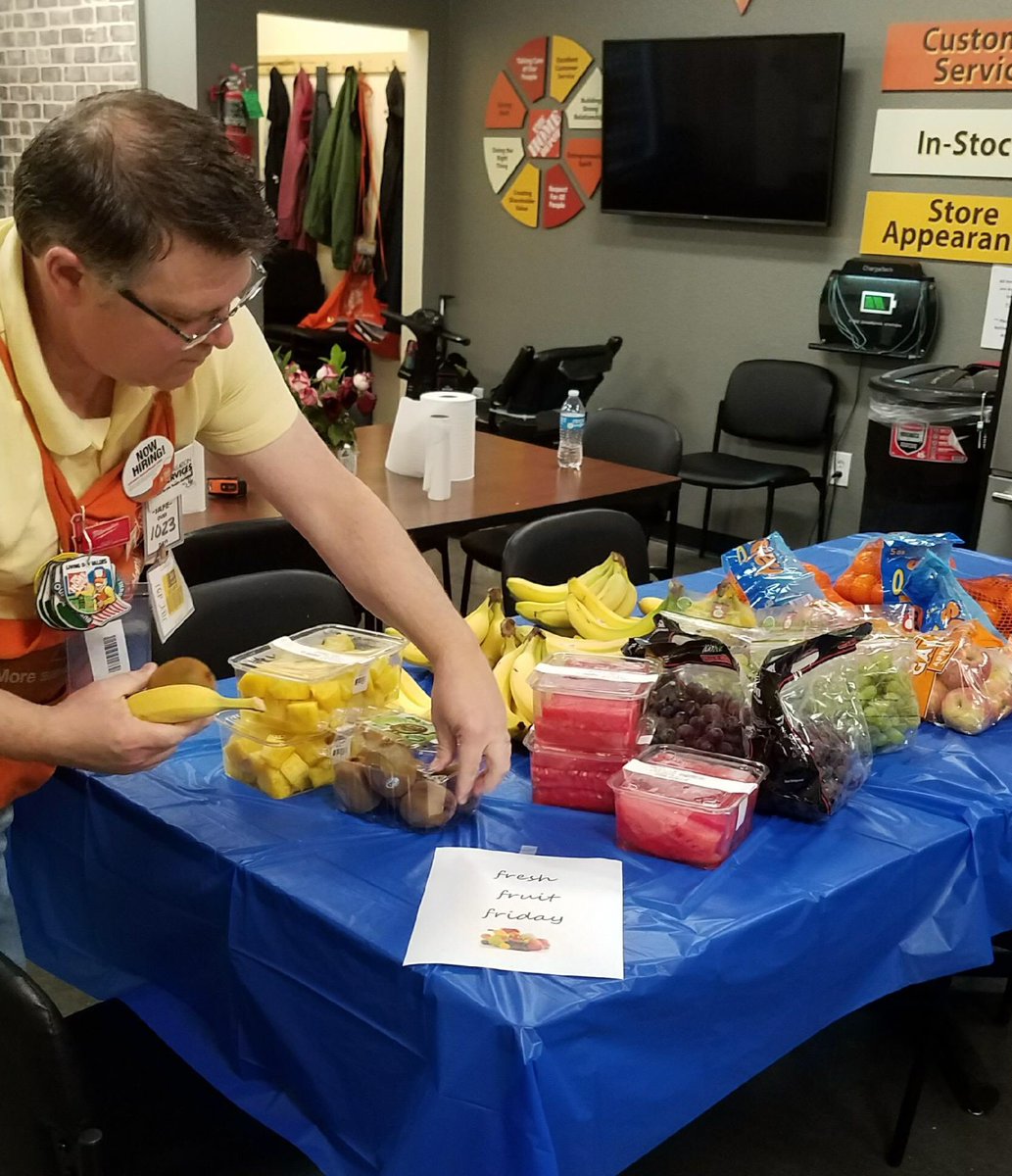 LaurelHappe's tweet image. A little Fresh Fruit Friday at 4002! Fuel for Spring Black Friday sales! #PNWSBF 🍌🍏🍎🍊🍋🥝🍇🍉🍓