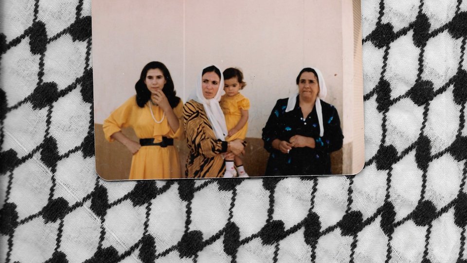 meiartsculture's tweet photo. A new art gallery in Sante Fe, New Mexico @EastofWestSF is debuting an exhibit featuring contemporary women artists from the Middle East and beyond. @mahaalasaker @NASREENJML @shcyrous @BazaarArabia #NewMexico #diaspora https://t.co/yaRPSfoDVs https://t.co/BIC1B4B1S5