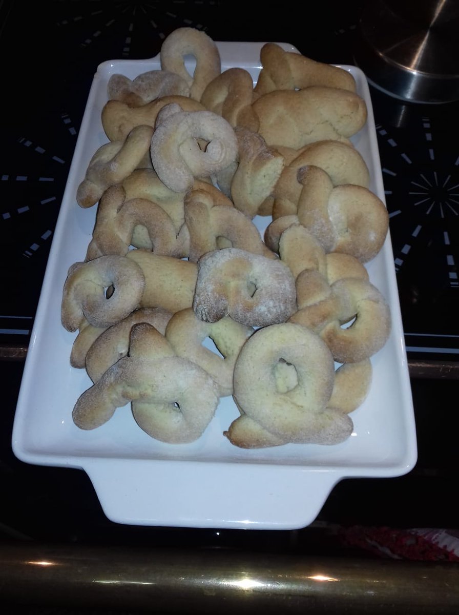 Mindful2Be's tweet photo. What a nice #FridayFeeling just baked some ๐biscuits and looking forward for a treat ๐.
Any other baking plans for this weekend?
#MindfulStop
#treatyourself https://t.co/5oRKdldeWu